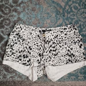 H&M black and white shorts